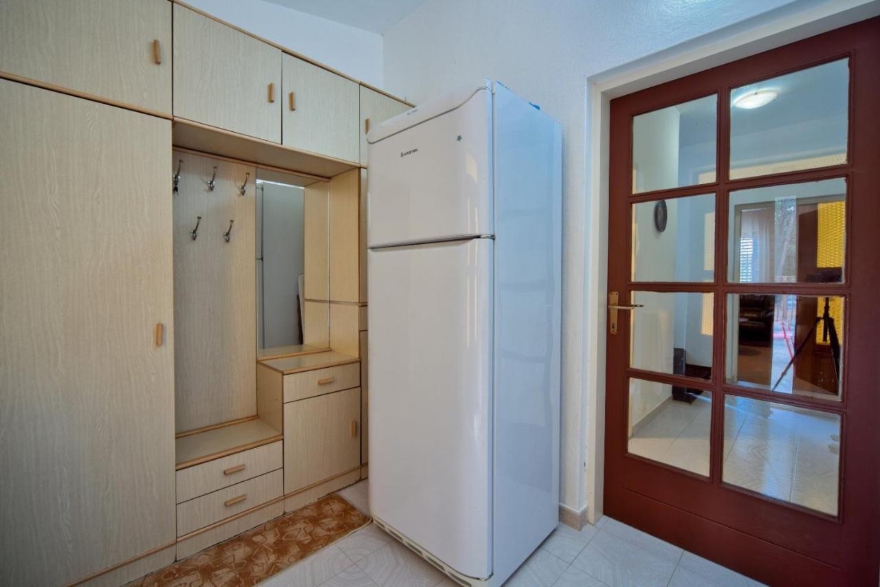 Bor - The Entire Home With Sea View 울친 외부 사진