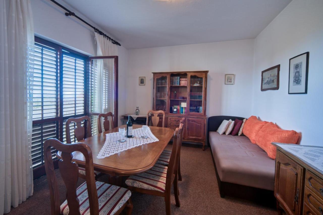 Bor - The Entire Home With Sea View 울친 외부 사진