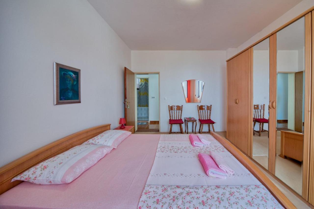 Bor - The Entire Home With Sea View 울친 외부 사진