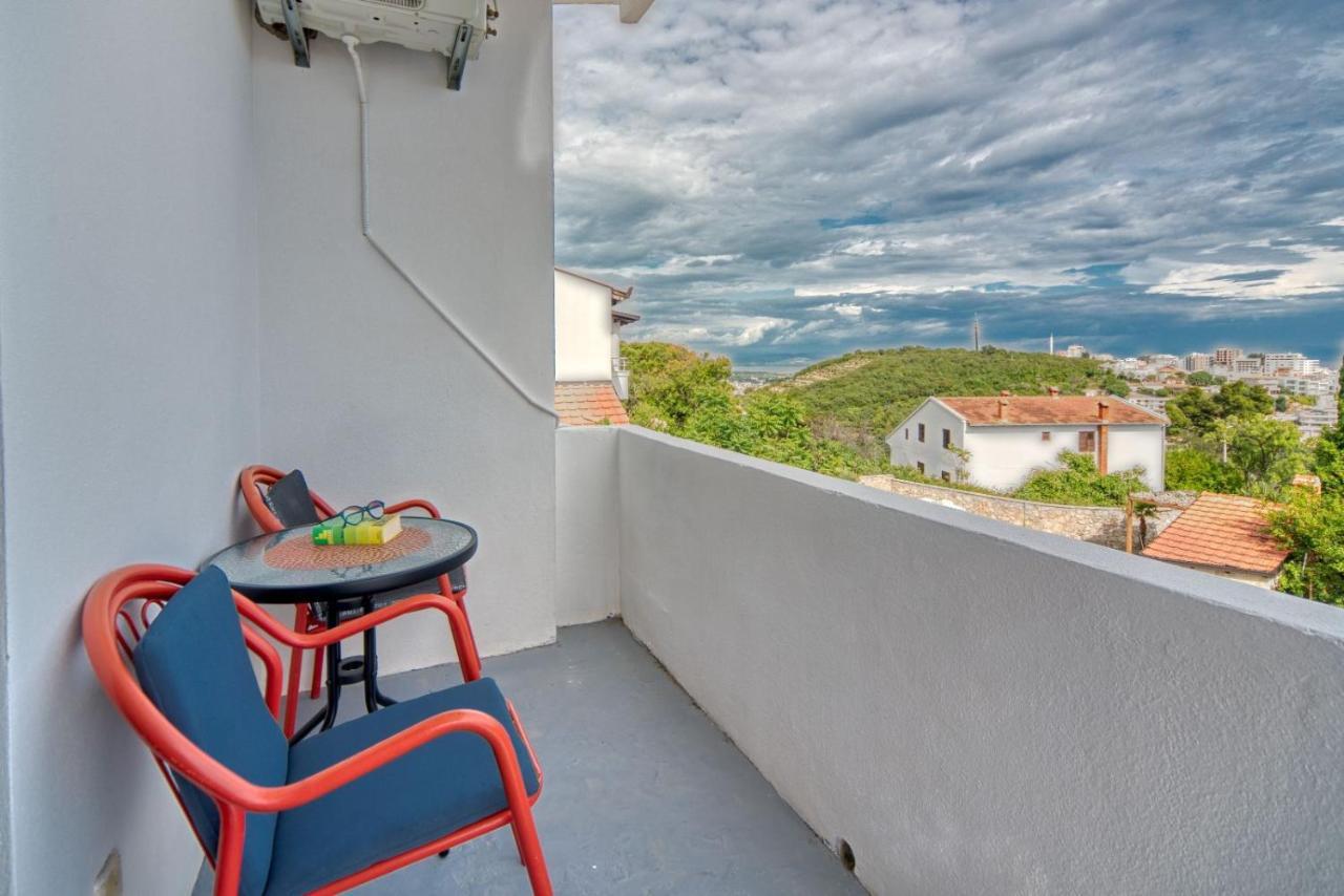 Bor - The Entire Home With Sea View 울친 외부 사진
