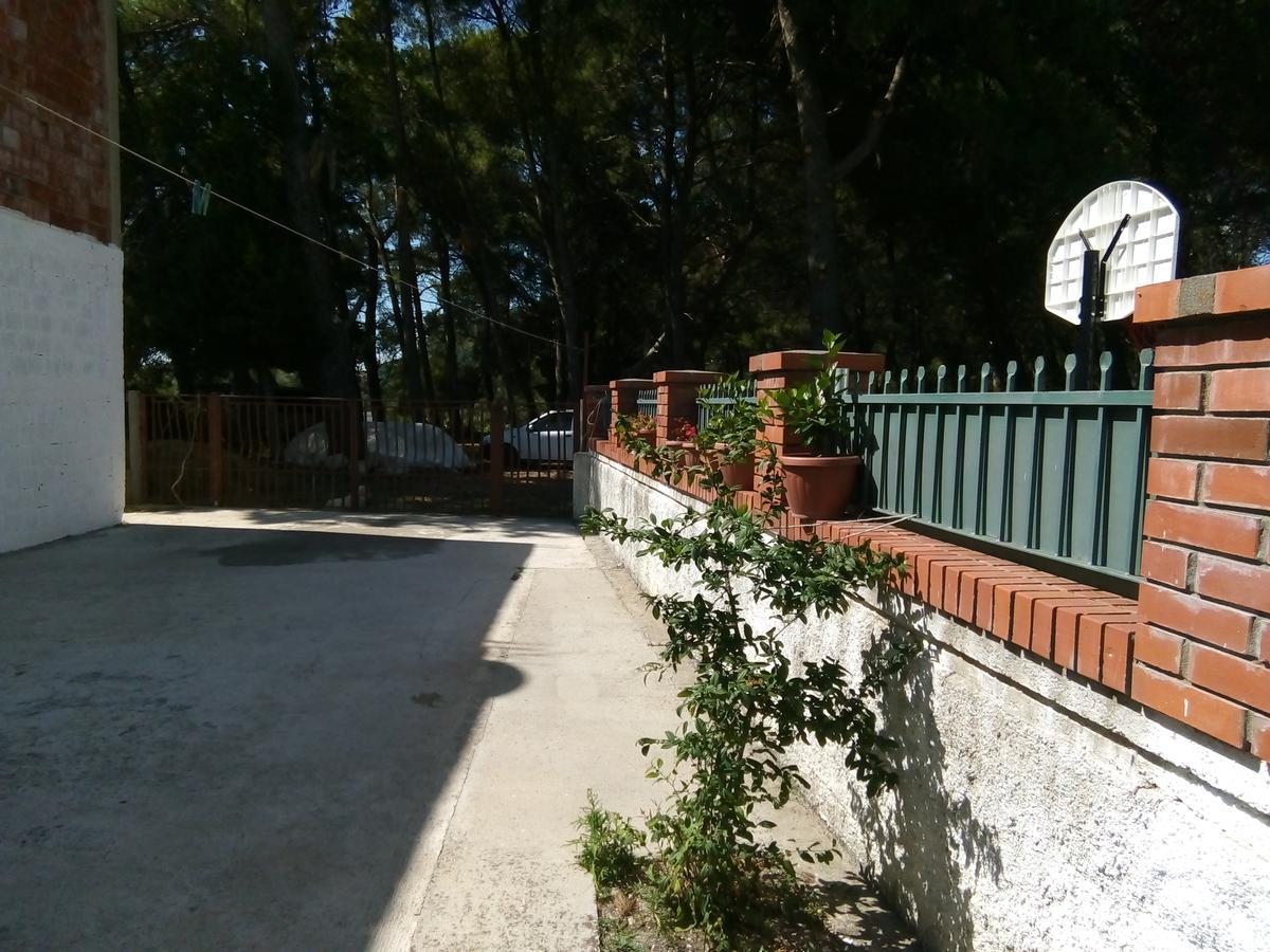 Bor - The Entire Home With Sea View 울친 외부 사진